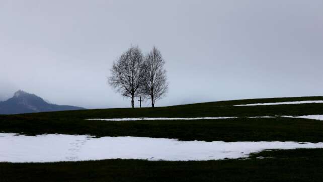 Schnee und Glätte im Bergland - sonst regnerisch