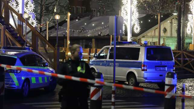 Weihnachtsmarkt in Köln geräumt nach Fund eines Koffers