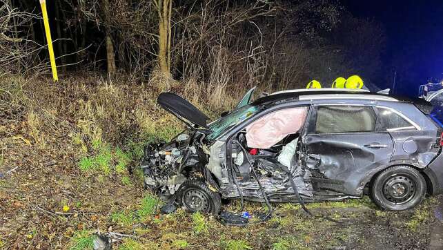 Frau bei Unfall auf A61 tödlich verletzt