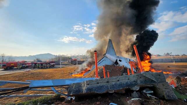 Fast alle Insassen bei Flugzeugunglück in Südkorea tot