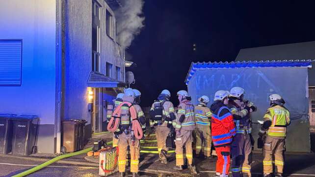 Frau bei Brand in Bergisch-Gladbach verletzt