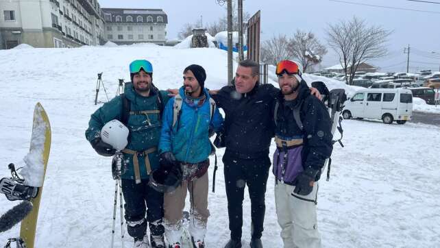 Drei Snowboarder von japanischem Berg gerettet