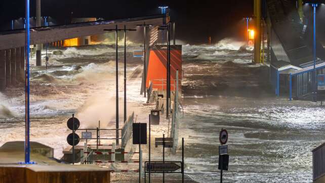 Sturm sorgt für Schäden im Norden und bringt Wassermassen