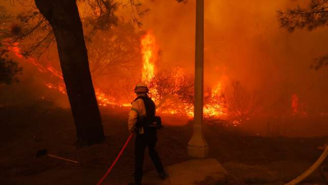 Waldbrand bei Los Angeles schlägt Tausende in die Flucht