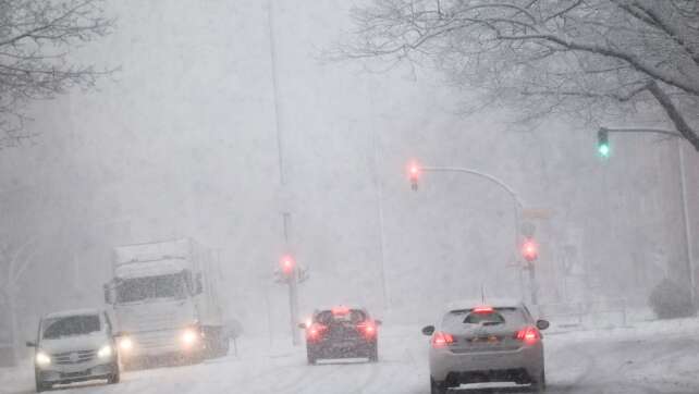 Schneefall und Glättegefahr in Nordrhein-Westfalen