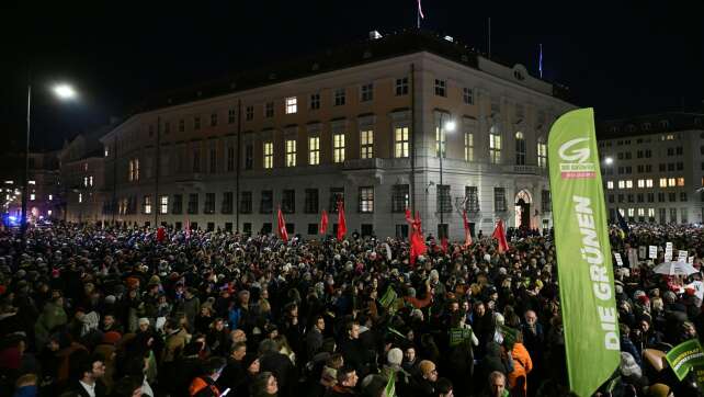 FPÖ und ÖVP verhandeln - Proteste in Österreich