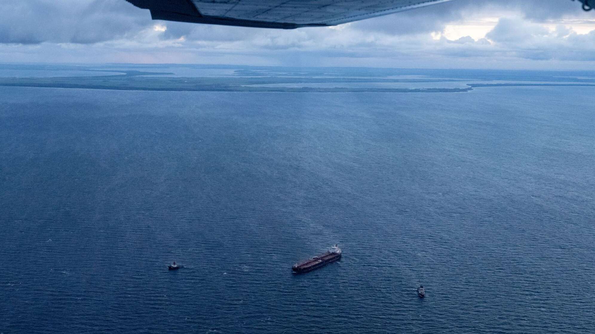 Manövrierunfähiger Öltanker vor Rügen