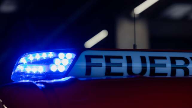 Zwei Verletzte bei Kellerbrand in Mehrfamilienhaus