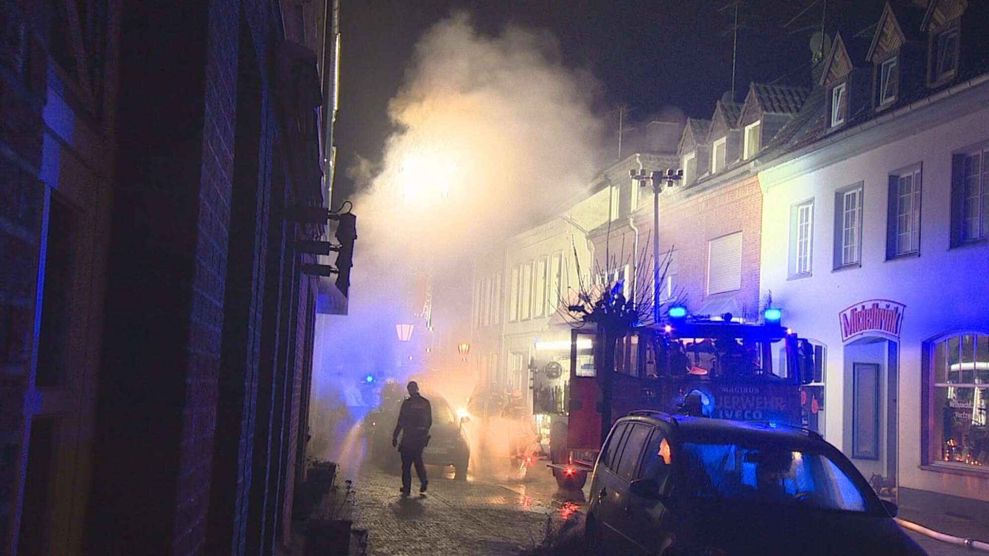 Wohnungsbrand in Kalkar - Menschen lebensgefährlich verletzt