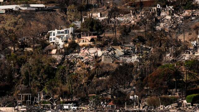 Feuerwehr in L.A. macht Fortschritte - Starkwinde flauen ab