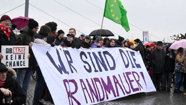 NRW-weit Demos nach CDU-Migrationsantrag im Bundestag