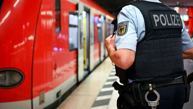 Fahrgäste in S-Bahn in München mit Messer bedroht