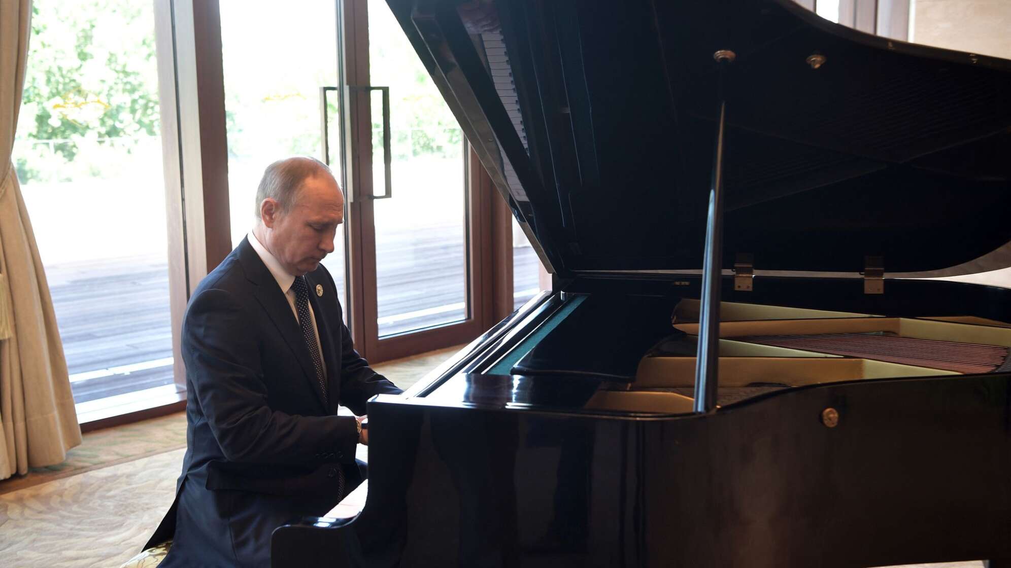 Putin am Klavier