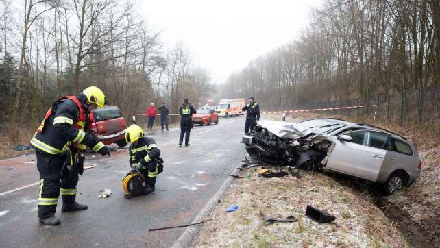 Glatteis in NRW: A4 gesperrt, zahlreiche Unfälle