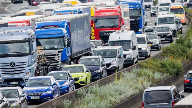 NRW bleibt Stau-Hotspot - marode Brücken als Bremsklötze