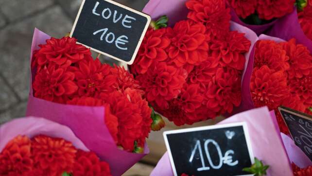 Blumen, Pralinen, Essen: Geschenke zum Valentinstag teurer