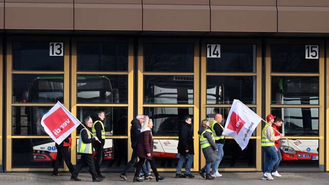 Zahlreiche Warnstreiks in Köln und Dortmund gestartet