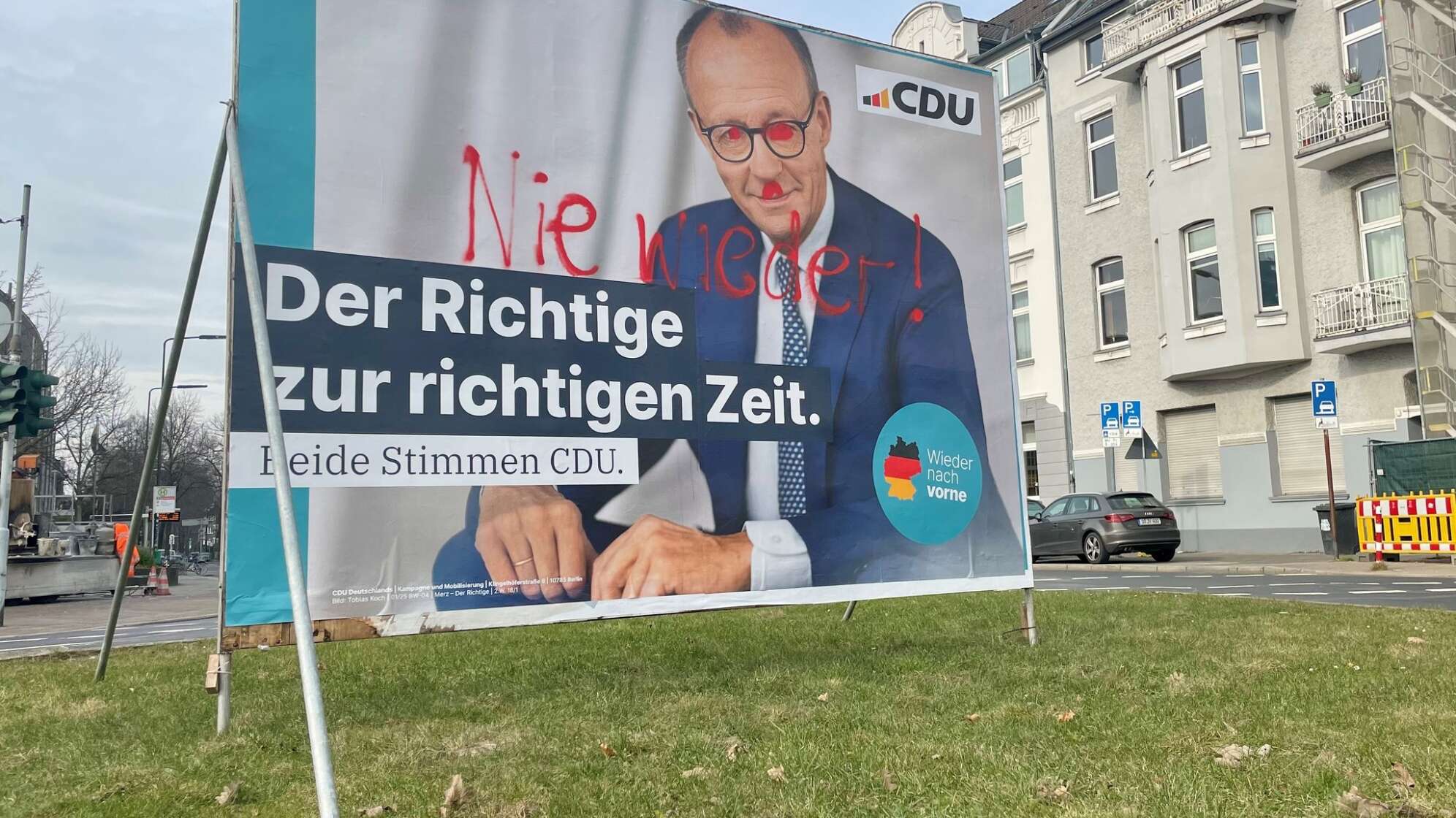 Beschmiertes Wahlplakat in Nordrhein-Westfalen