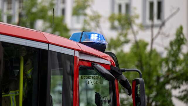 Feuer zerstört Wohnhaus in Gartensiedlung - zwei Verletzte