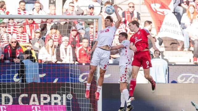 Köln verspielt Tabellenführung - 1:1 im hitzigen Rhein-Derby