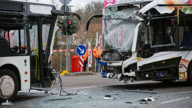 Mindestens 33 Verletzte bei Busunfall in Saarbrücken