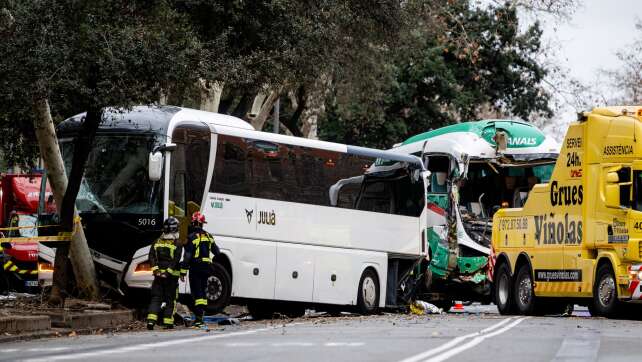 Mehr als 50 Verletzte bei Unfall mit Bussen in Barcelona