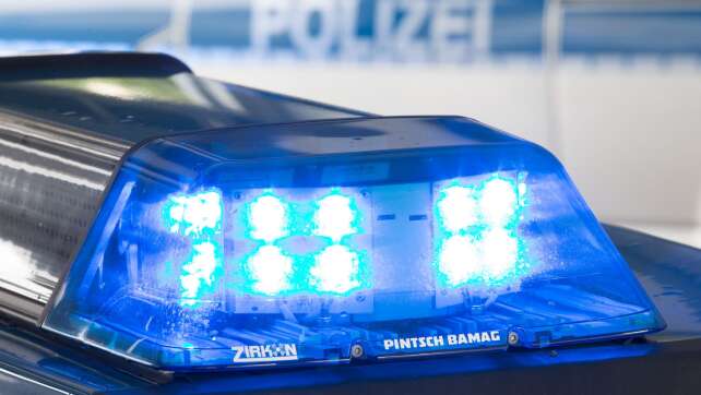 Mann überfällt Apotheke und schießt