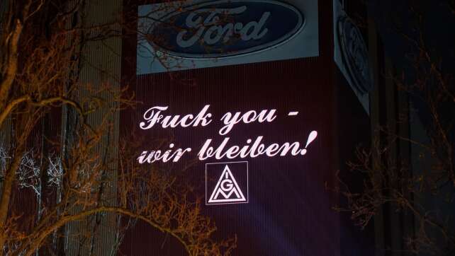 «Fuck you»: Ford-Mitarbeiter protestieren am Werkszaun