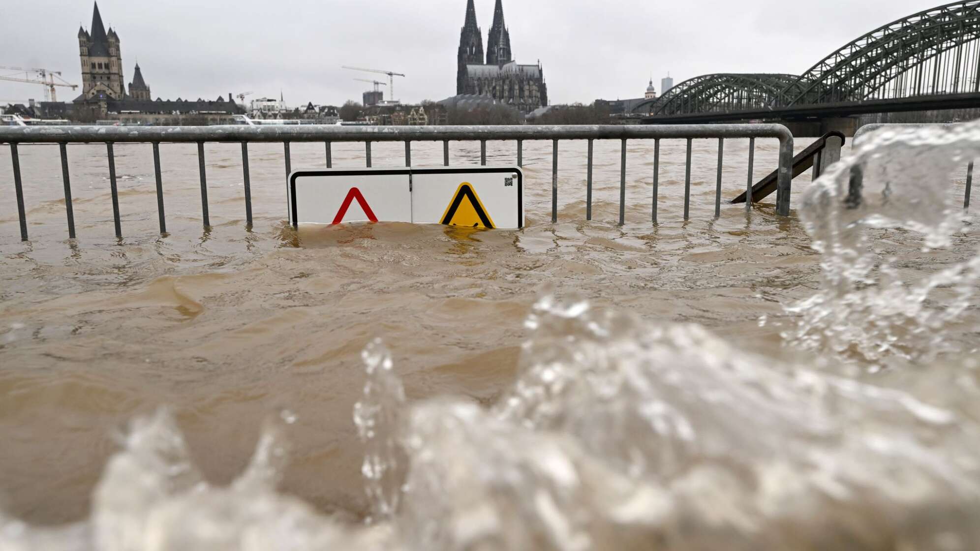 Hochwasser-Schutzmaßnahmen in Köln