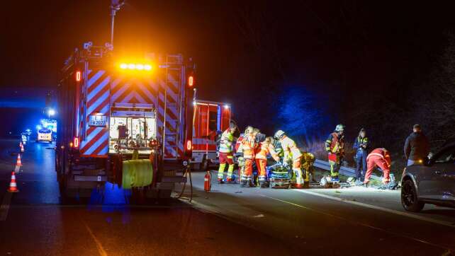 Mutmaßlich betrunkener Unfallfahrer – Frau in Lebensgefahr