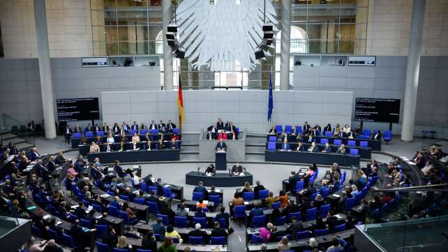 Tage der Entscheidung für Finanzpaket - Anträge in Karlsruhe