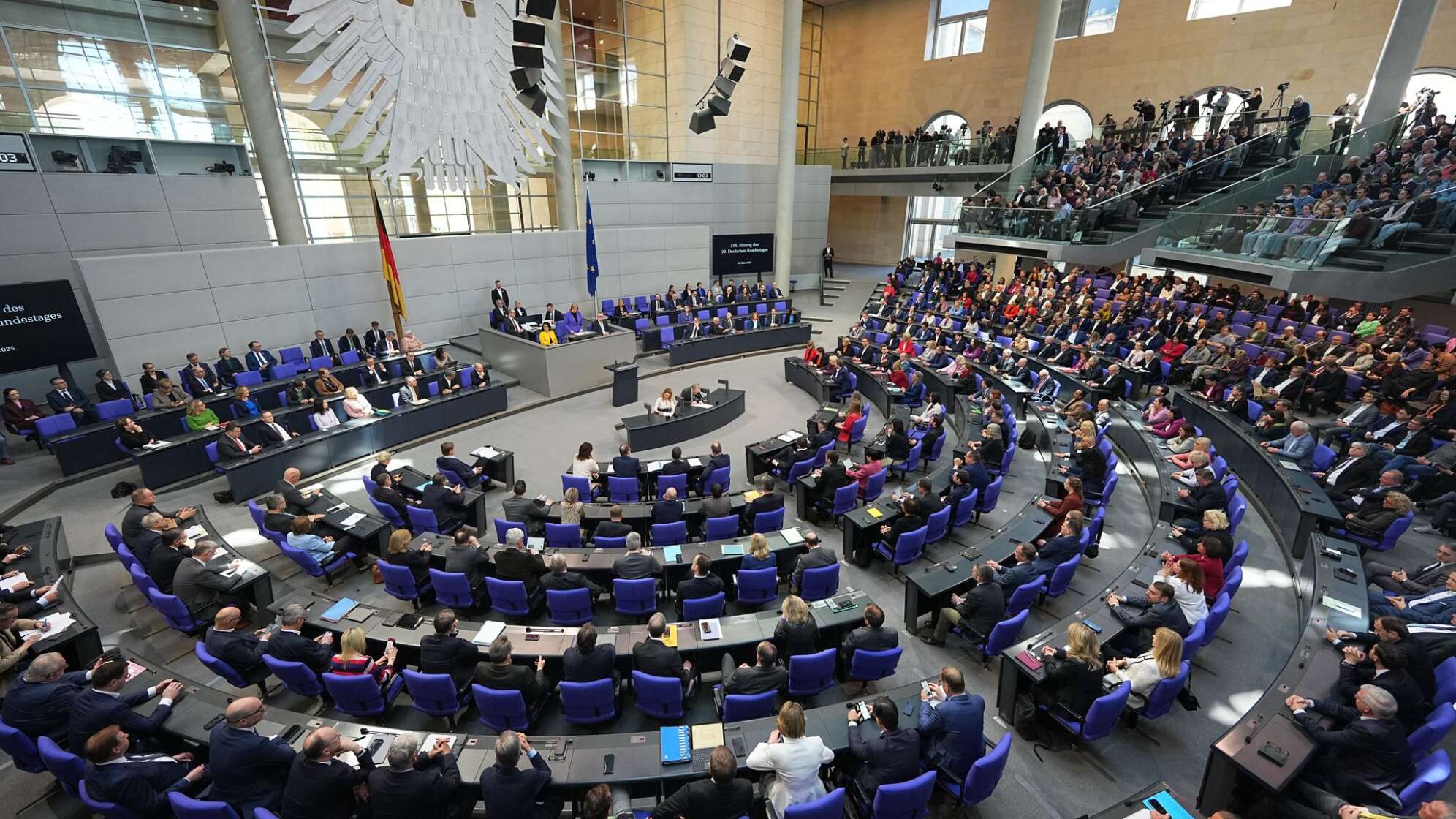 Bundestag - Sondersitzung zur Grundgesetzänderung