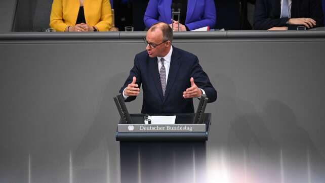 Bundestag ringt um Finanzpaket - Kritik von FDP und AfD