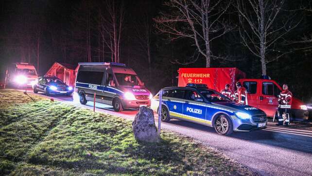 Zweijähriger nach Suchaktion unverletzt im Wald gefunden