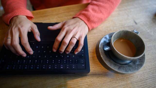 Warum Cafés Laptops verbannen