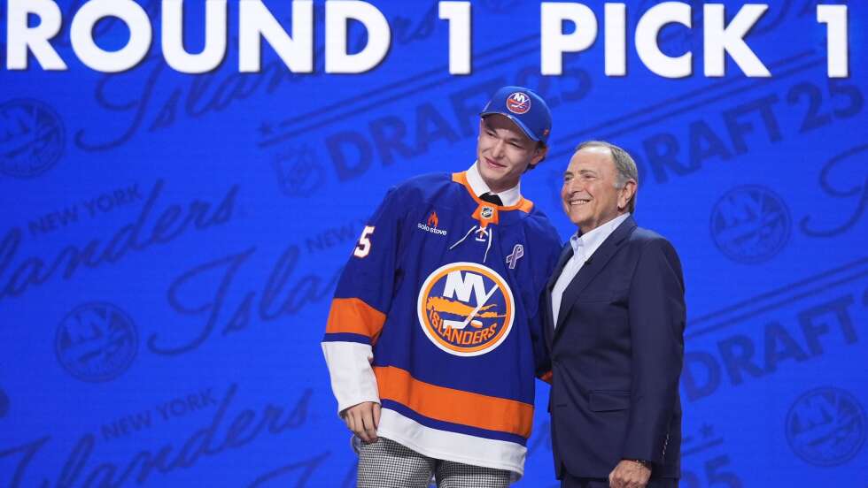 17-jähriger Verteidiger als Erster im NHL-Draft ausgewählt