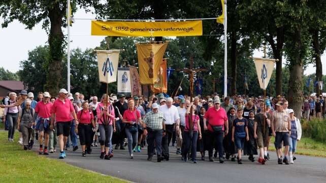 Mehr als 3000 Pilger auf dem Weg von Osnabrück nach Telgte