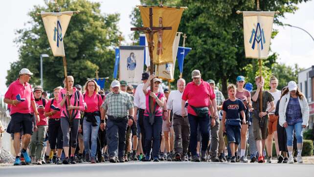 Tausende Gläubige pilgern von Osnabrück nach Telgte