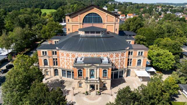 Bayreuther Festspiele starten mit düsterem «Tristan»