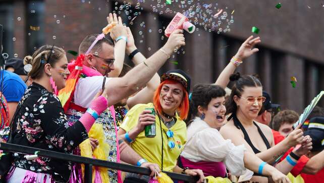 «Happy Pride» - Viele feiern beim Berliner CSD