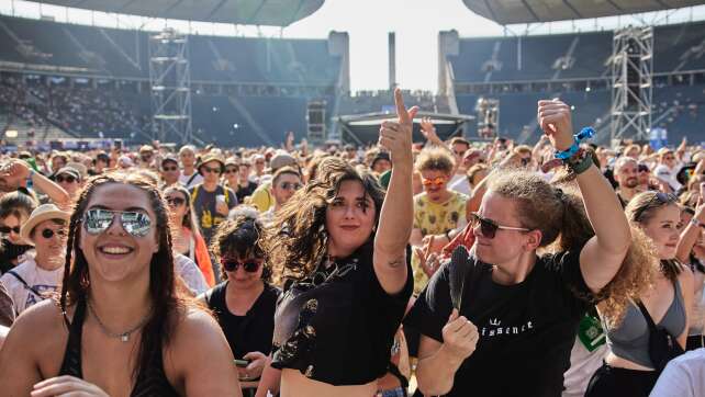 Zehntausende Musikfans feiern beim Auftakt vom Lollapalooza