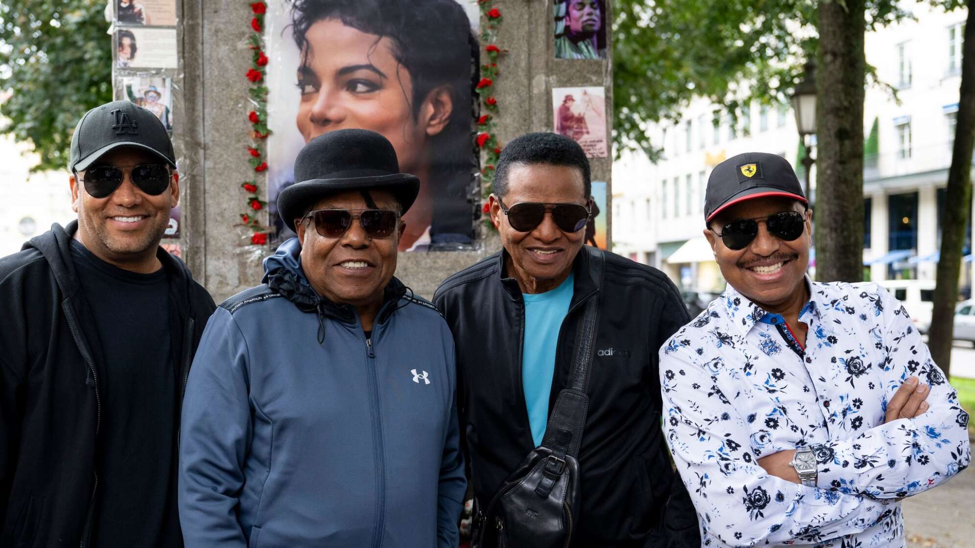 Tito Jackson mit Brüdern und Sohn