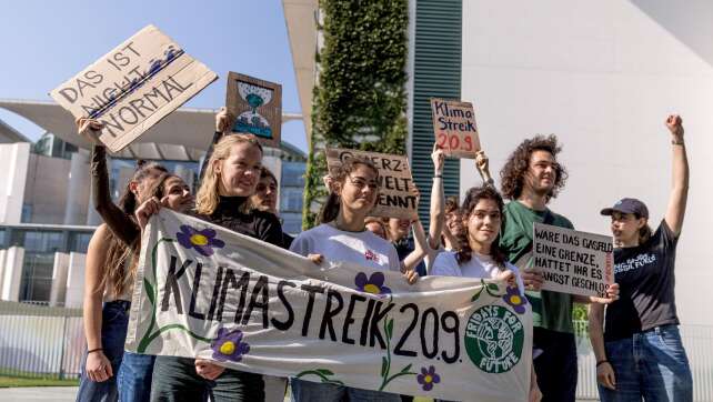 Klimaschützer protestieren in 110 Orten