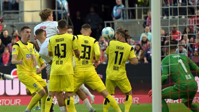 Köln siegt 2:0 gegen dezimierte Ulmer