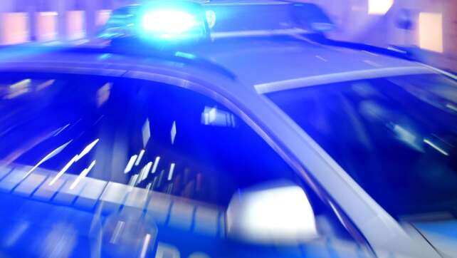 Polizei: 17-Jähriger überfällt Tankstelle mit Schusswaffe