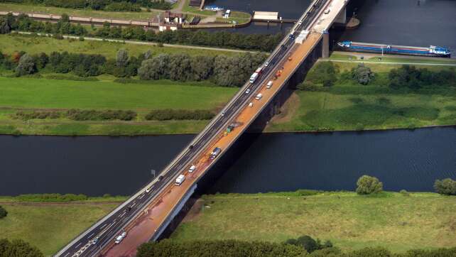 Kreise: Verbot für Schwertransporte auf A59-Brücke