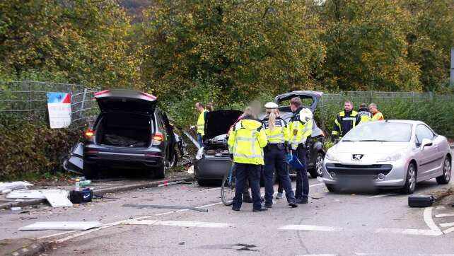 Fußgänger von Auto erfasst: Mutter und zwei Kinder tot