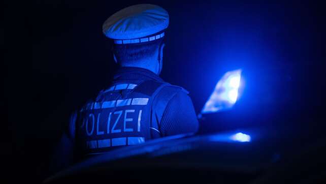 Polizei fahndet nach Paar - Durchsuchung mit SEK