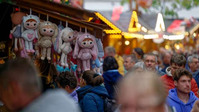 Steeler Weihnachtsmarkt öffnet - einer der ersten bundesweit