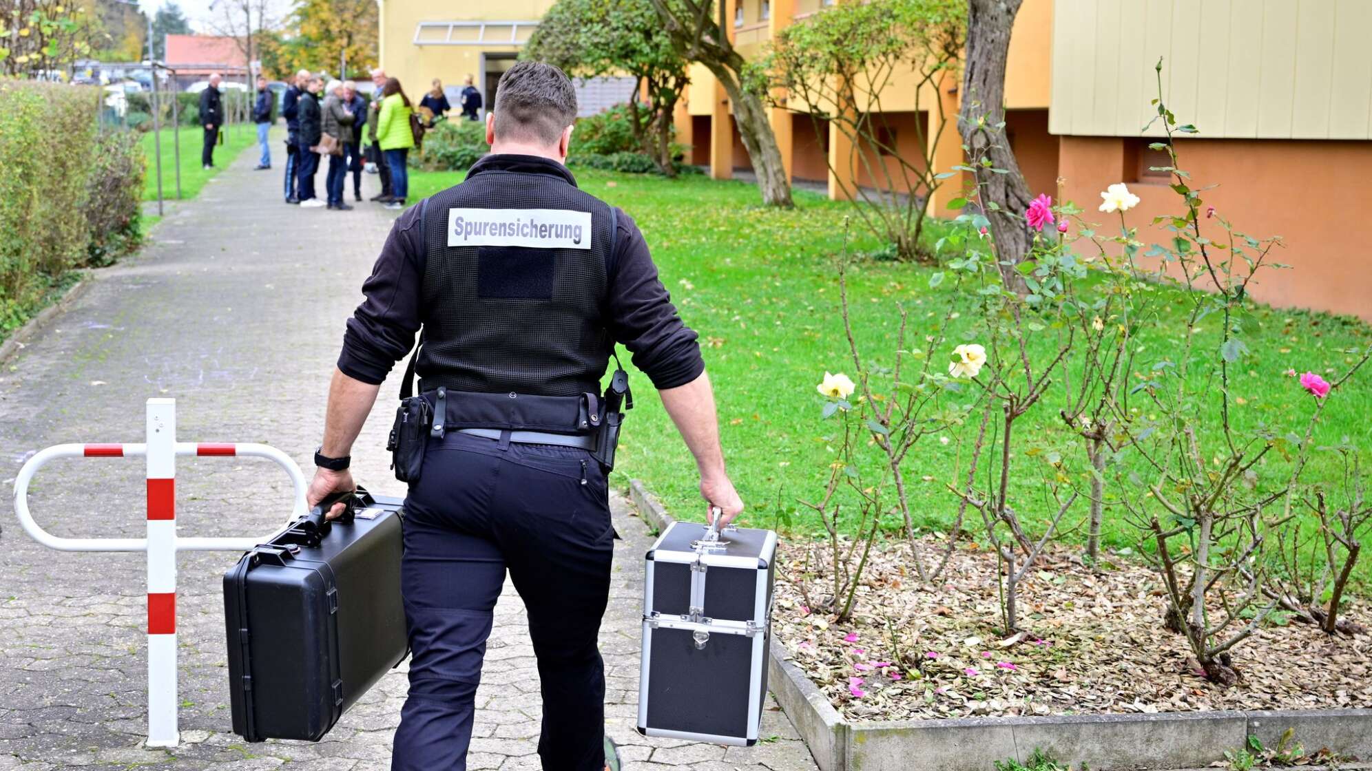 Mann stirbt nach Schuss aus Polizeiwaffe